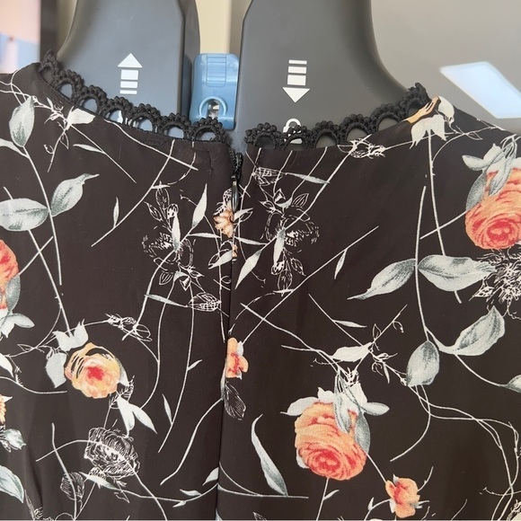 CHICWISH Women's V-Neck Floral Puff Sleeve
High Waisted Chiffon Romper Size S - Picture 9 of 16